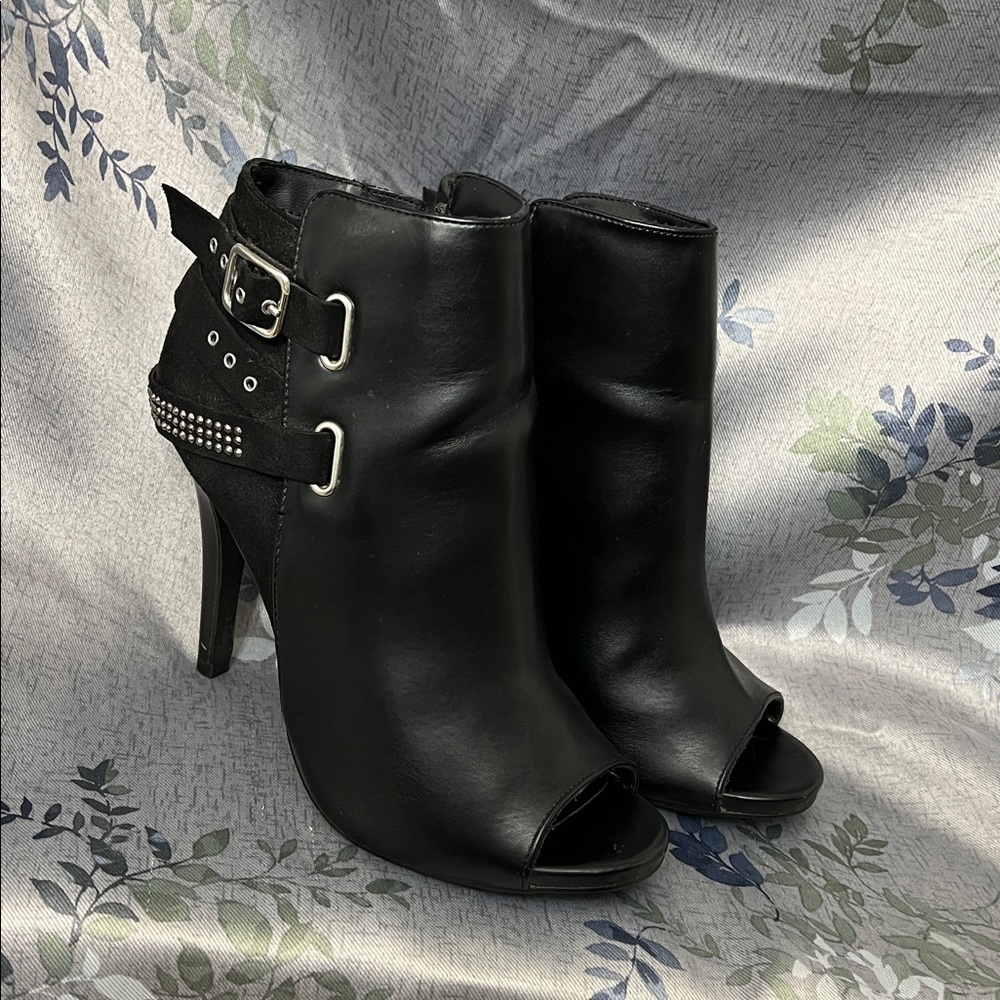 Rock & republic - Black Peep-Toe Heeled Boots - size 7